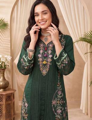 Women Floral Embroidered Regular Thread Work Kurta with Trousers & With Dupatta 2