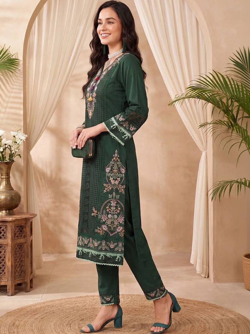 Women Floral Embroidered Regular Thread Work Kurta with Trousers & With Dupatta