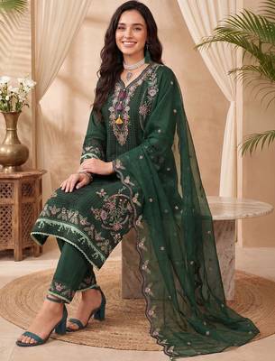 Women Floral Embroidered Regular Thread Work Kurta with Trousers & With Dupatta 5