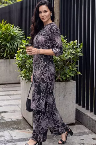 Women Floral Printed Regular Kurta with Trousers