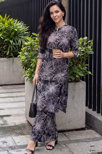 Women Floral Printed Regular Kurta with Trousers