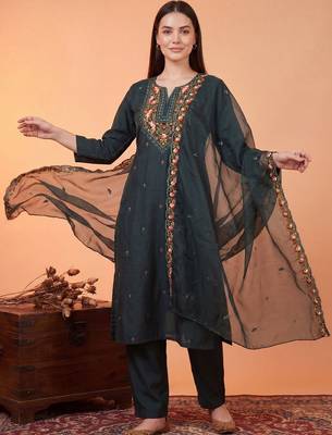Women Floral Embroidered Regular Thread Work Kurta with Trousers & With Dupatta 1