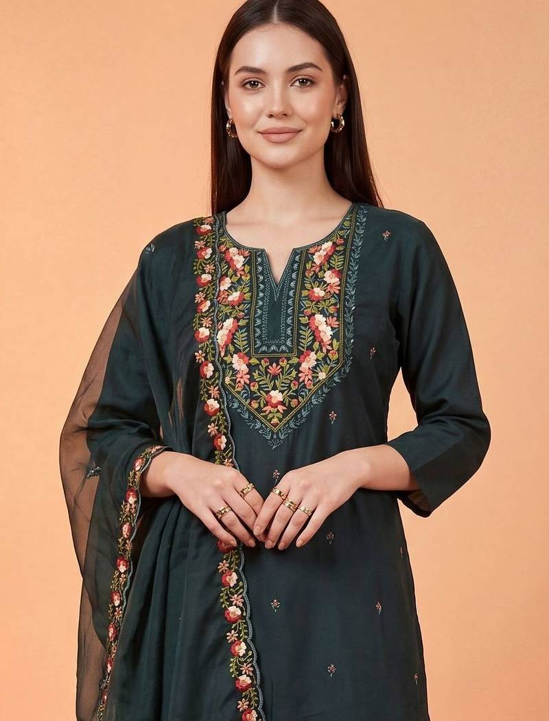 Women Floral Embroidered Regular Thread Work Kurta with Trousers & With Dupatta