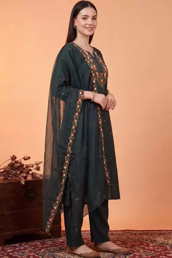 Women Floral Embroidered Regular Thread Work Kurta with Trousers & With Dupatta