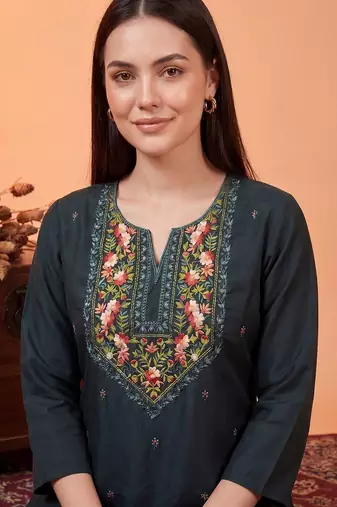 Women Floral Embroidered Regular Thread Work Kurta with Trousers & With Dupatta