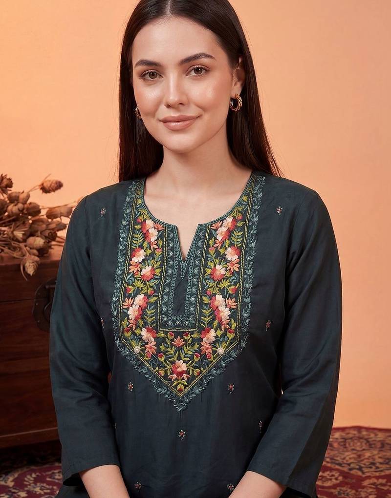 Women Floral Embroidered Regular Thread Work Kurta with Trousers & With Dupatta