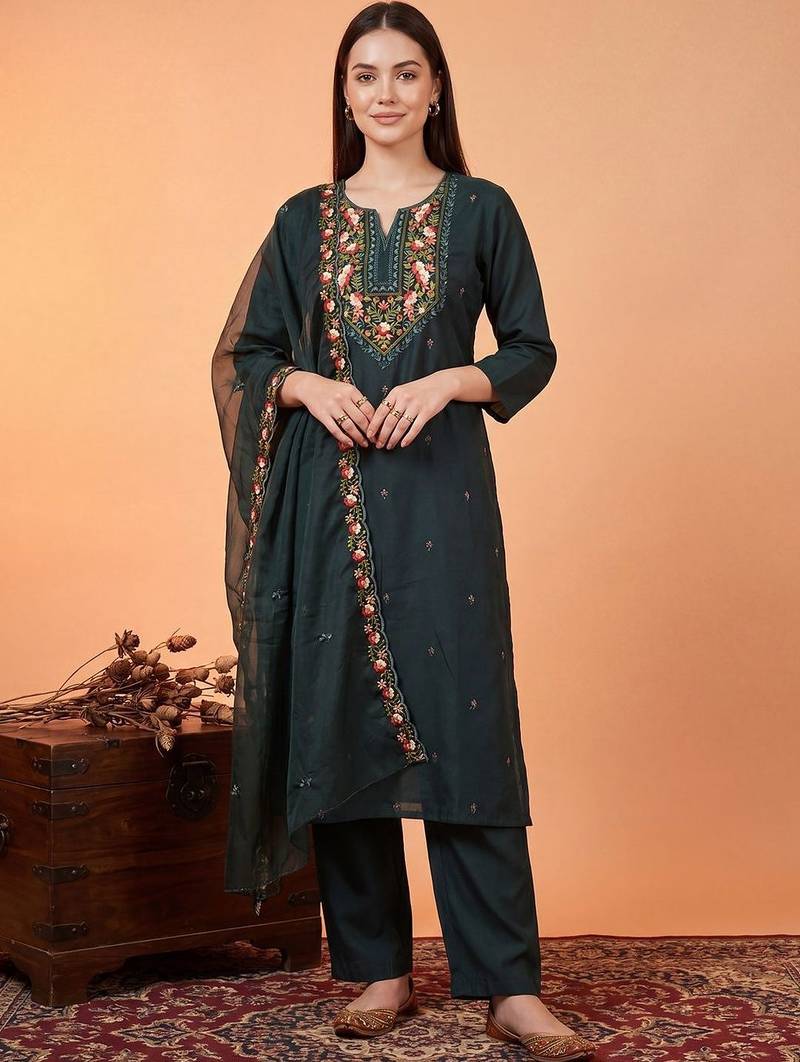 Women Floral Embroidered Regular Thread Work Kurta with Trousers & With Dupatta