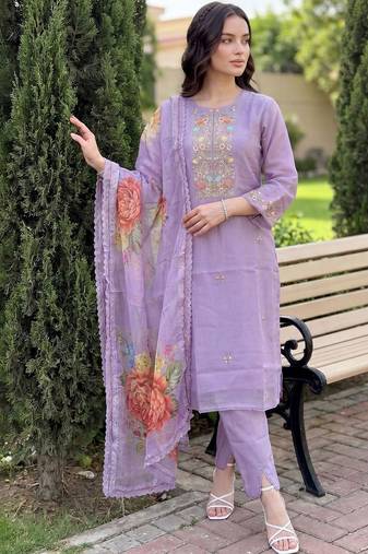 Women Floral Embroidered Thread Work Kurta With Trousers & Dupatta