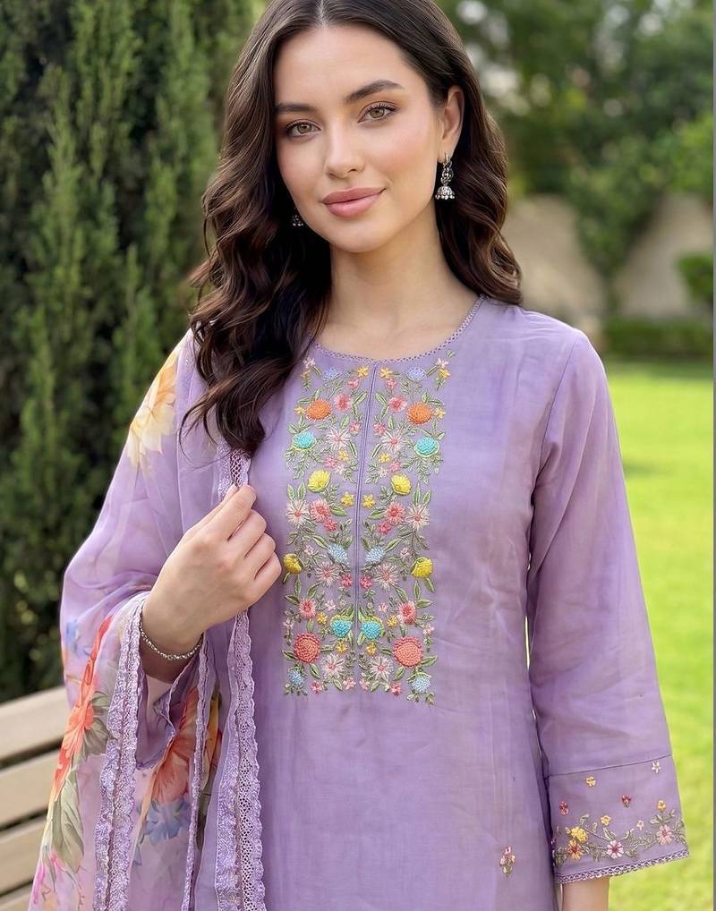 Women Floral Embroidered Thread Work Kurta With Trousers & Dupatta