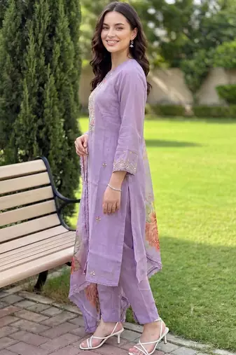 Women Floral Embroidered Thread Work Kurta With Trousers & Dupatta