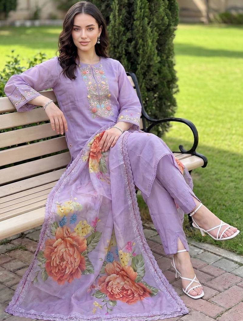 Women Floral Embroidered Thread Work Kurta With Trousers & Dupatta