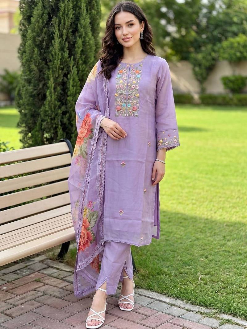 Women Floral Embroidered Thread Work Kurta With Trousers & Dupatta