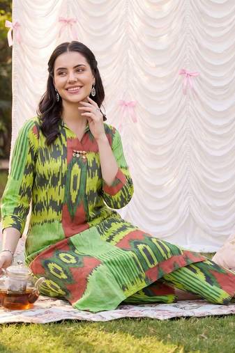 Women Ethnic Motifs Printed Regular Pure Cotton Kurta with Trousers