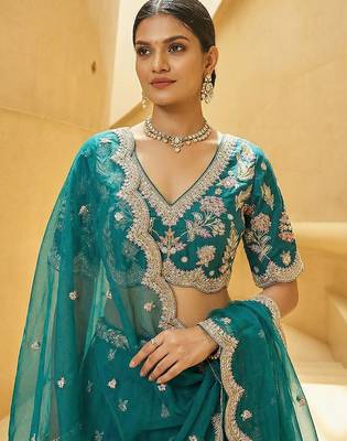 Women's Green Chinnon Silk Motif with Sequince Embroidered Lehenga Choli with Dupatta 2