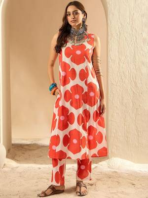 Women Floral Printed Regular Pure Cotton Kurta with Trousers 2
