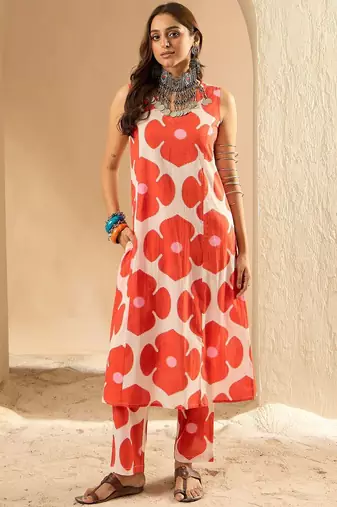 Women Floral Printed Regular Pure Cotton Kurta with Trousers