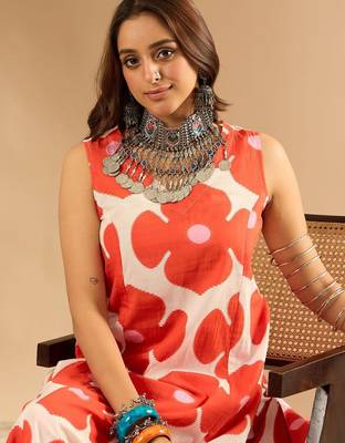 Women Floral Printed Regular Pure Cotton Kurta with Trousers 3