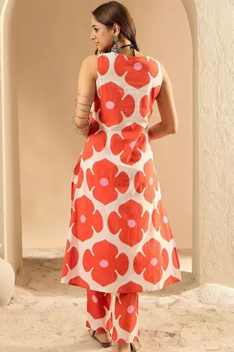 Women Floral Printed Regular Pure Cotton Kurta with Trousers
