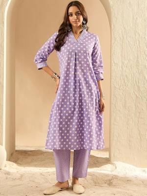 Women Printed Regular Pure Cotton Kurta with Trousers 2