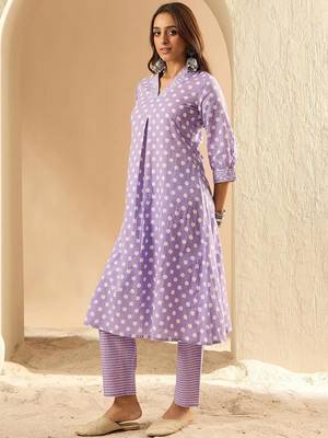 Women Printed Regular Pure Cotton Kurta with Trousers 5