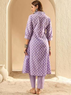 Women Printed Regular Pure Cotton Kurta with Trousers 6