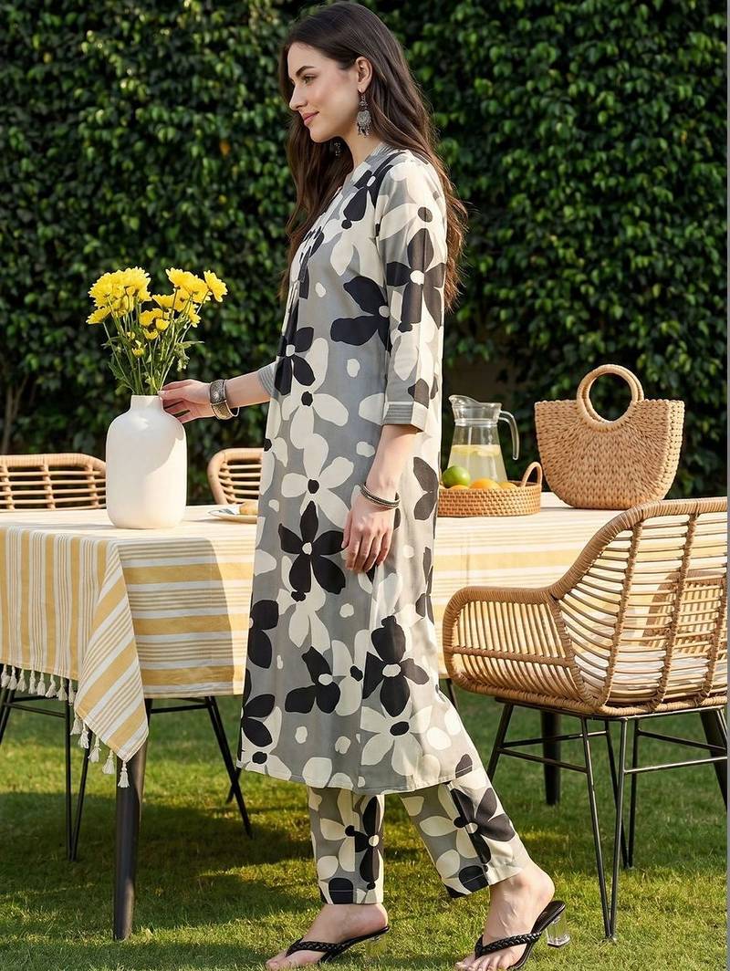 Women Floral Printed Regular Kurta with Trousers
