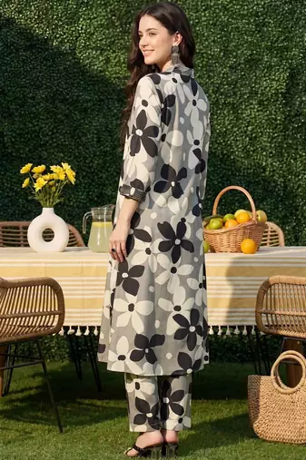 Women Floral Printed Regular Kurta with Trousers