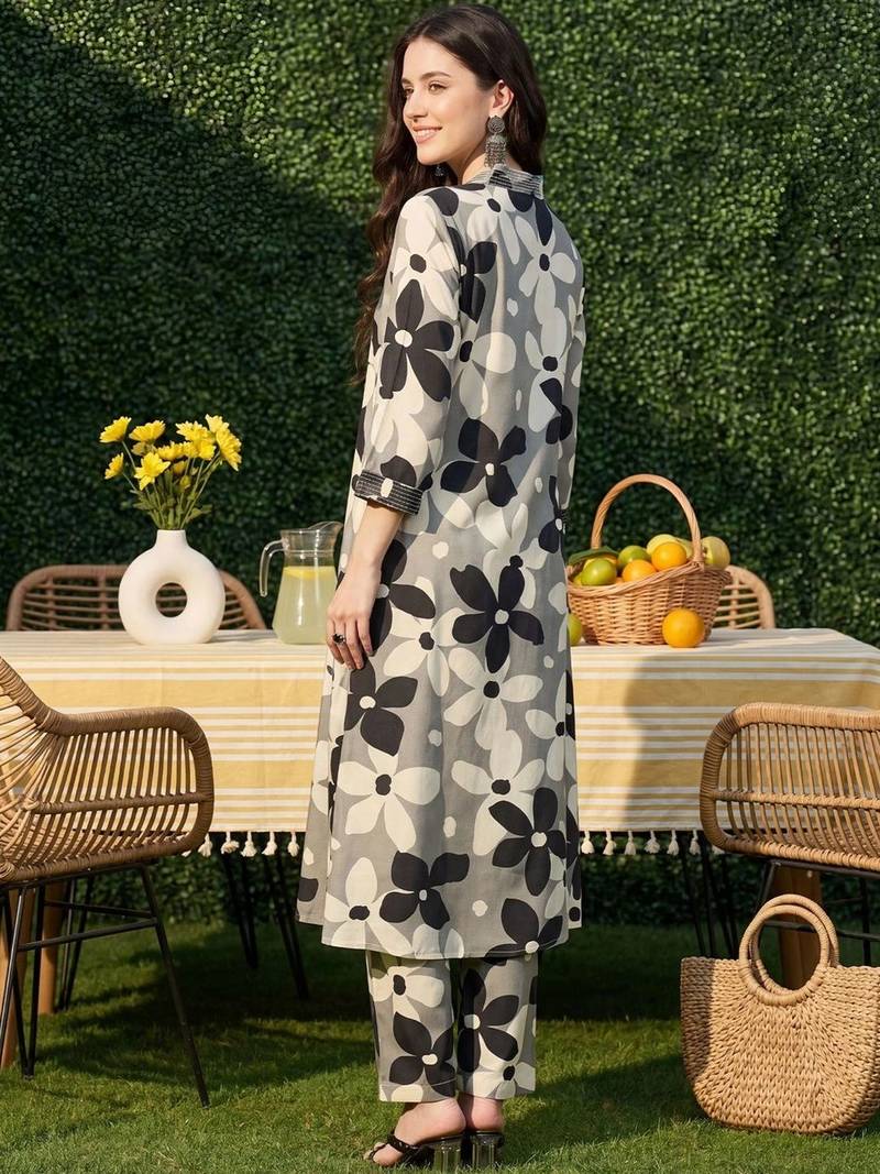 Women Floral Printed Regular Kurta with Trousers