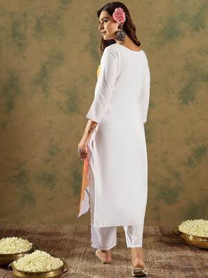 Floral Straight Printed Kurta with Trousers 5