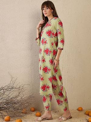 Floral Printed Regular Kurta with Trousers 4