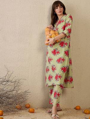 Floral Printed Regular Kurta with Trousers 6