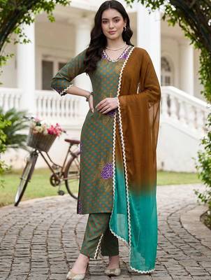 Women Printed Regular Pure Cotton Kurta with Trousers & With Dupatta 5