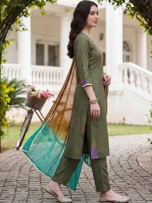 Women Printed Regular Pure Cotton Kurta with Trousers & With Dupatta 6