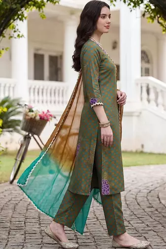 Women Printed Regular Pure Cotton Kurta with Trousers & With Dupatta