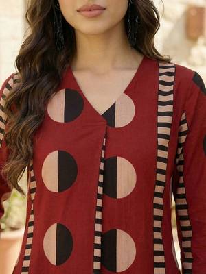 Women Printed Regular Pure Cotton Kurta with Trousers 3
