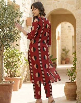 Women Printed Regular Pure Cotton Kurta with Trousers 4