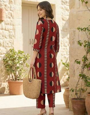 Women Printed Regular Pure Cotton Kurta with Trousers 5