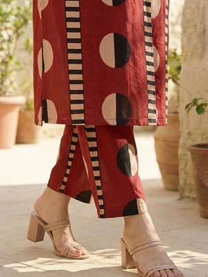 Women Printed Regular Pure Cotton Kurta with Trousers 7
