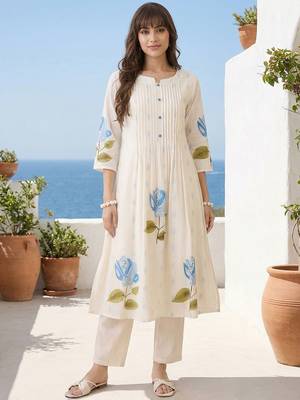 Women Floral Printed Pleated Pure Cotton Kurta with Trousers 2