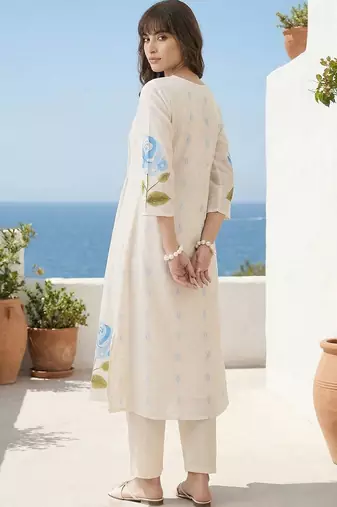 Women Floral Printed Pleated Pure Cotton Kurta with Trousers