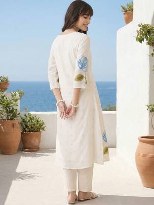 Women Floral Printed Pleated Pure Cotton Kurta with Trousers 5