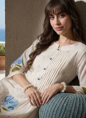 Women Floral Printed Pleated Pure Cotton Kurta with Trousers 6