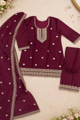 Maroon embroidered chanderi silk kurta set with dupatta 4