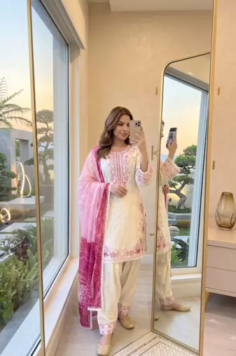 Off-white & pink embroidered kurti with farshi pant and dupatta set