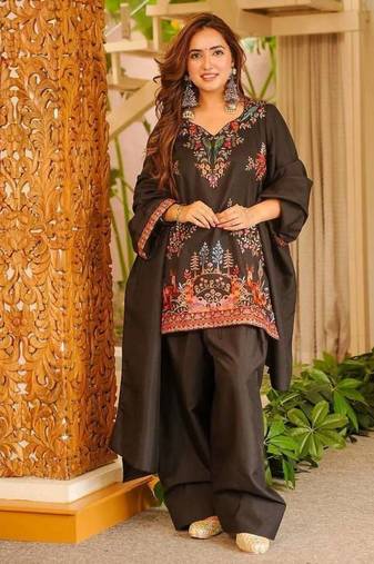 Festive wear thread work kurta with farshi pant & dupatta set