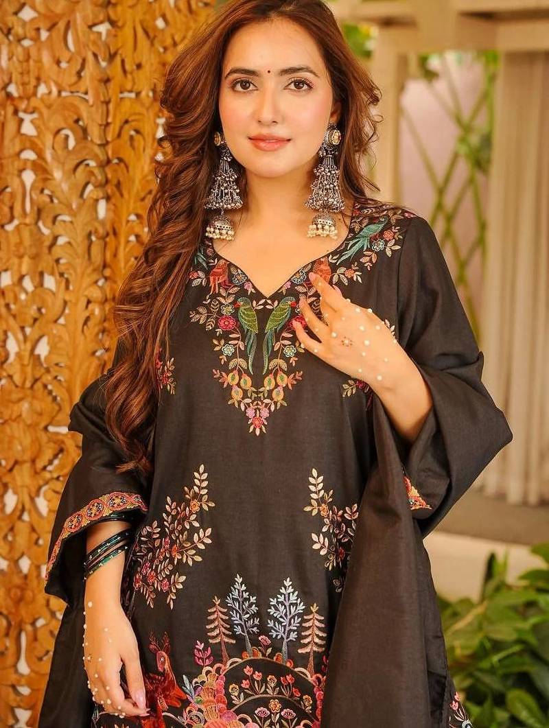 Festive wear thread work kurta with farshi pant & dupatta set