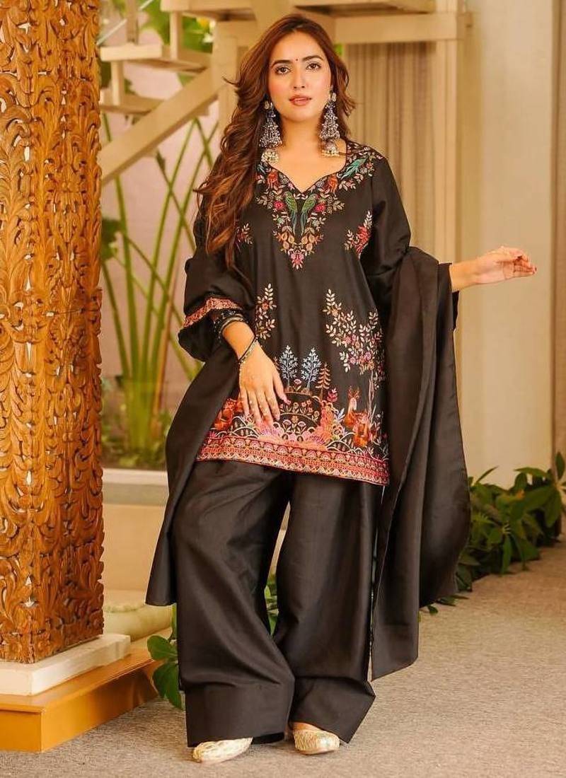 Festive wear thread work kurta with farshi pant & dupatta set