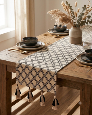 stave geometric cotton ivory table runner (6 seater) 1