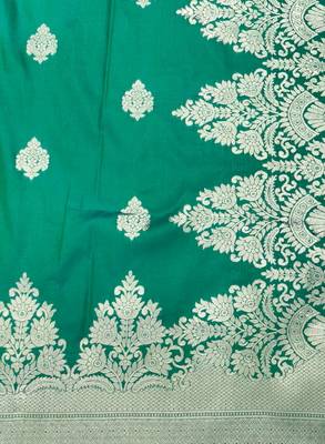 green zari woven banarasi silk blend traditional saree with blouse piece 3