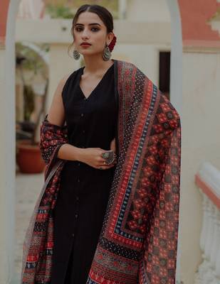 Women black ethnic motifs pure cotton kurta with palazzos & dupatta 1